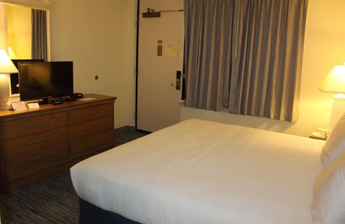 Northeast Virginia Beach Resort | Barclay Towers Resort Oceanfront Unit with Full Oceanfront Balcony