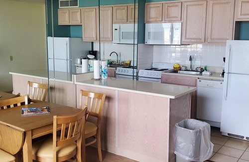 Northeast Virginia Beach Resort | Barclay Towers Resort Oceanfront Unit with Full Oceanfront Balcony