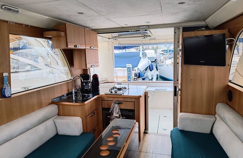 Ensanche Diputacion Boat Rental | Barco en el Centro de Alicante Para 3 Invitados