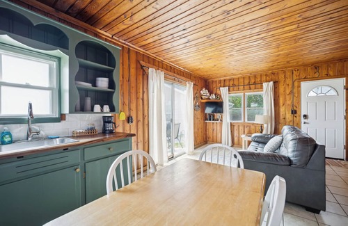 Oscoda Cabin | Barefoot Beach Resort