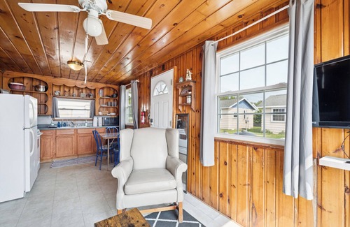 Oscoda Cabin | Barefoot Beach Resort