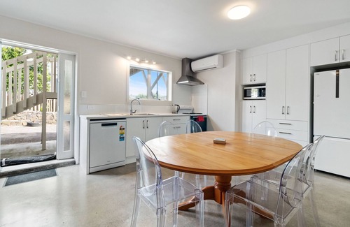 Waihi Beach House | Barefoot Breeze - Waihi Beach Holiday Home