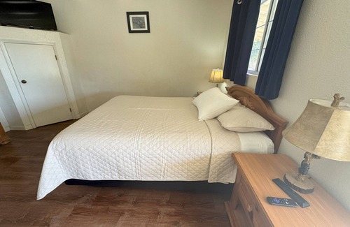 Wofford Heights Hotel | Barewood Inn and Suites