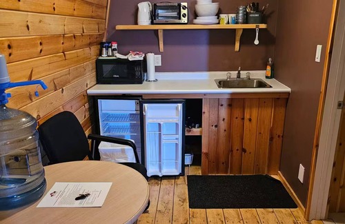 Division No. 16 House | Barn In The Bush - Room 4, King, queen & futon