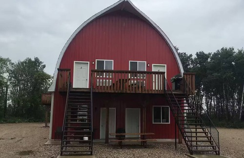 Division No. 16 House | Barn In The Bush - Room 4, King, queen & futon
