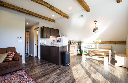 Stewartstown House | Barn Retreat with hot tub and patio!