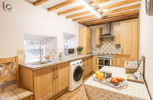 Hutton Rudby Cottage | BARNABY COTTAGE, pet friendly, with a garden in Hutton Rudby