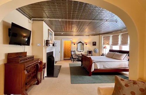 Blue Hill Hotel | Barncastle Inn & Restaurant