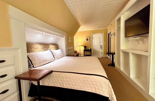 Blue Hill Hotel | Barncastle Inn & Restaurant