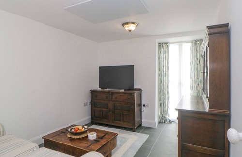 Sparkwell Cottage | BARNFIELD, family friendly, with open fire in Sparkwell
