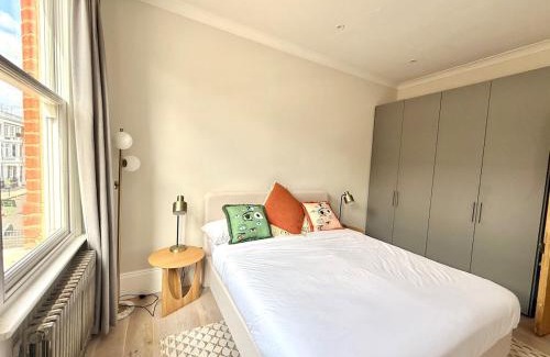 West Kensington Apartment | Barons Court tennis panorama