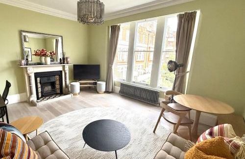 West Kensington Apartment | Barons Court tennis panorama