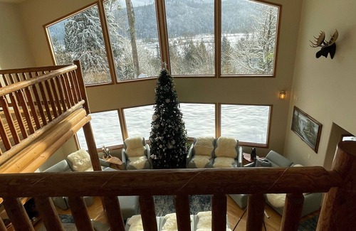 Arlington House | Barrel sauna, two plug-play hot tubs ,pool table Mt View private trail to river