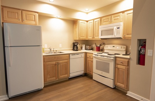 Lucas Hotel | Barren River Lake State Resort Park