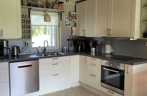 Ytterhogdal Cabin | Barrets Place by the Lake. 5 Minutes From the Beach and Kayak Centre