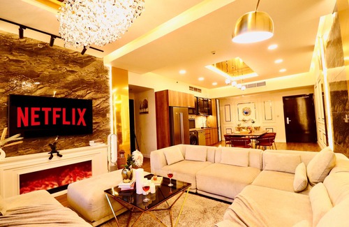 Dubai Marina Apartment | Barsana - Lavish 3BR Retreat - Marina & Sea Views