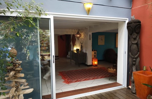 Noumea Villa | BAS DE VILLA cosy, wooded garden with swimming pool, very quiet, town center.