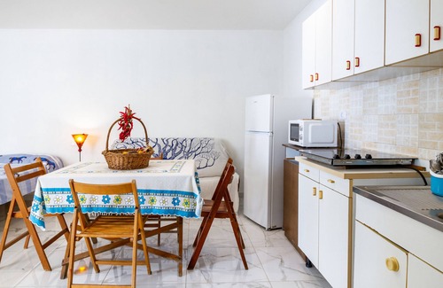 Alberese Apartment | Basement studio Apartment with Terrace, Garden and Shared Pool