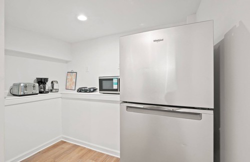 Park View Apartment | Basement Unit 1-bedroom with AC and WiFi in beautiful Washington