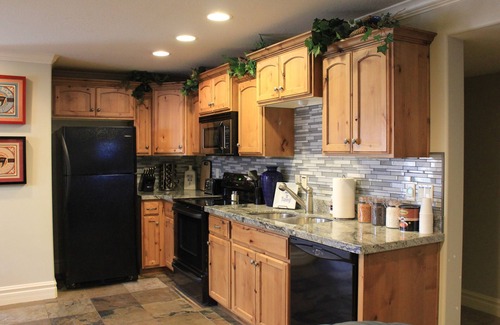 Woodland Estates House | Basement Vacation Rental Near Skiing, Hiking, Weber State. 1.5 Acres Secluded!