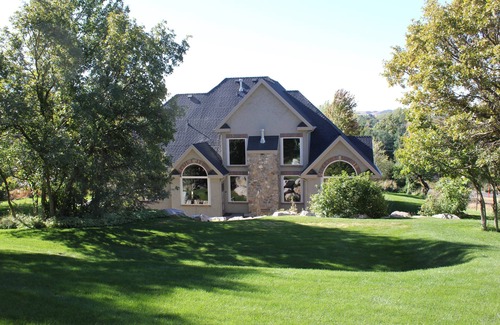 Woodland Estates House | Basement Vacation Rental Near Skiing, Hiking, Weber State. 1.5 Acres Secluded!