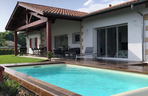 Helette Villa | Basque house at the foot of the mountains