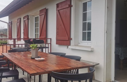 Saint-Pierre-d'Irube Apartment | Basque house Near Bayonne, Anglet, Biarritz