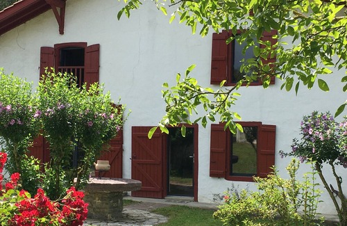 Labets-Biscay House | Basque house in a park with swimming pool and petanque area for 10 people