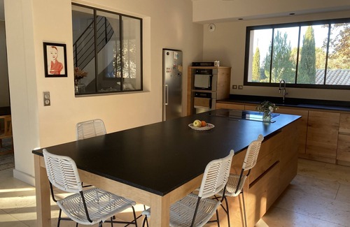 Eyragues Villa | Bastide provençale 12 pers with swimming pool, 2 steps from Saint-Rémy-de-Pce