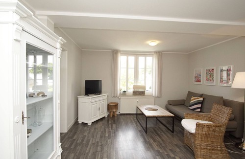 Gohren Apartment | Bathroom-style vacation apartment with conservatory - Villa Maria FeWo Marianne 35