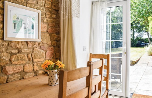 Palterton Cottage | Bathurst Cottage is a delightful three bedroom detached cottage.