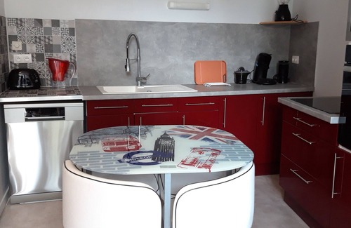 Saint-Quentin-les-Beaurepaire Apartment | Bauge In the heart of downtown Bauge, a quarter of an hour from Zoo la Flèche