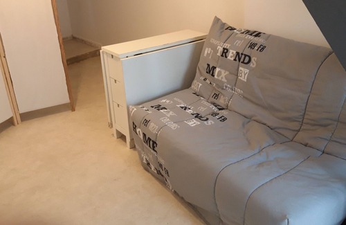 Saint-Quentin-les-Beaurepaire Apartment | Bauge In the heart of downtown Bauge, a quarter of an hour from Zoo la Flèche