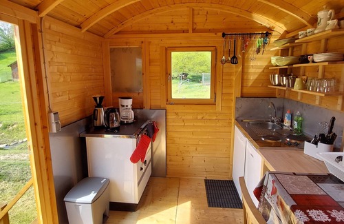 Kleinbreitenbach House | Bauwagen für 2 Personen, Ruhige Lage, Sehr Idyllisch, Hund Erlaubt!
