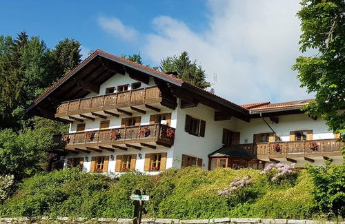 Ruhmannsfelden Apartment | Bavarian-modern style apartment (60sqm) with balcony