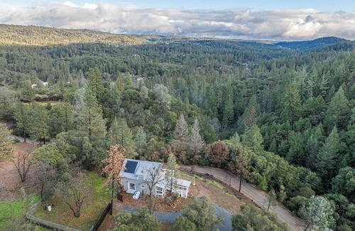 Greenwood Cottage | Bay Area Escape on 5 Acres: Pet Friendly, Views