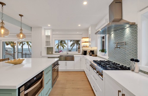 Islamorada House | Bay front 6BDr Private Beach Pickle-ball Ct Game room Sunset Views