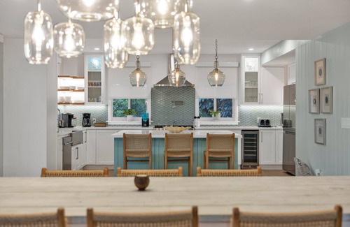 Islamorada House | Bay front 6BDr Private Beach Pickle-ball Ct Game room Sunset Views