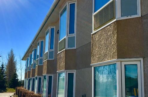 Neepawa Hotel | Bay Hill Inns & Suites
