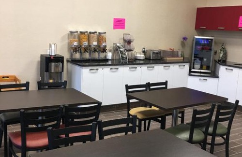 Neepawa Hotel | Bay Hill Inns & Suites