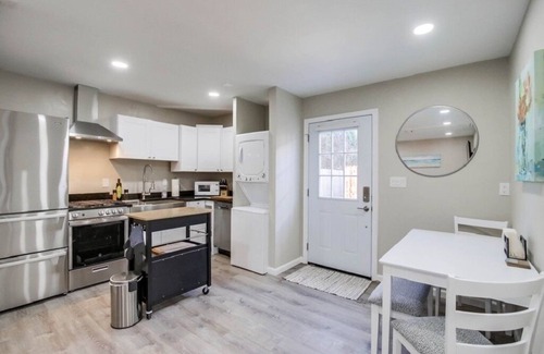 Bay Park House | BAY PARK - NEW/SUPER CLEAN/MODERN AND COOL 2 BEDROOM DETACHED FURNISHED HOME