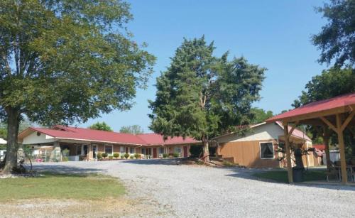 Centre Hotel | Bay Springs Country Inn & Marina