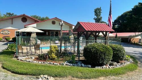 Centre Hotel | Bay Springs Country Inn & Marina