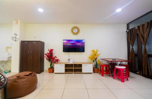 Heritage Town House | Bay Stays 2BHK Near Rock Beach