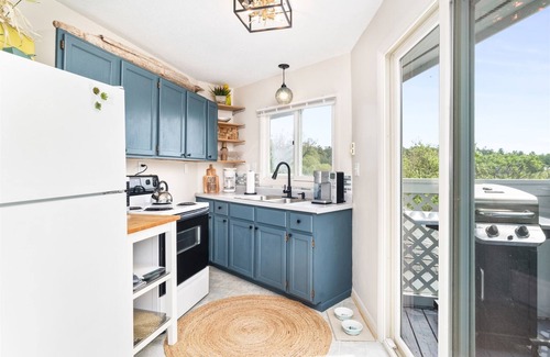 La Pointe Apartment | Bayfield Suite at Ferry Landing Suites in Downtown La Pointe