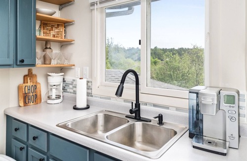 La Pointe Apartment | Bayfield Suite at Ferry Landing Suites in Downtown La Pointe