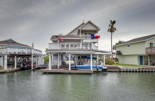 Jamaica Beach House | Bayfront Jamaica Beach House Canal Access and Decks