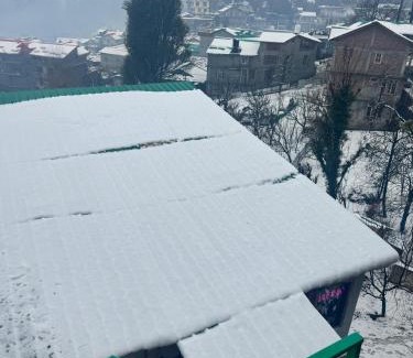 Old Manali Bed & Breakfast | Bayith Cafe and Stay