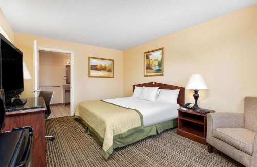 Easley Hotel | Baymont by Wyndham Easley/Greenville