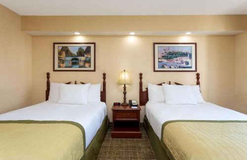 Easley Hotel | Baymont by Wyndham Easley/Greenville